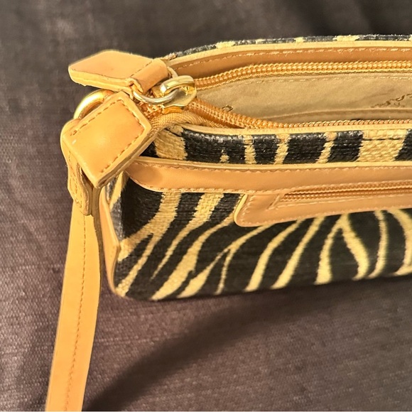 Ricardo Beverly Hills Women’s Small Zebra Print Purse - Picture 4 of 12